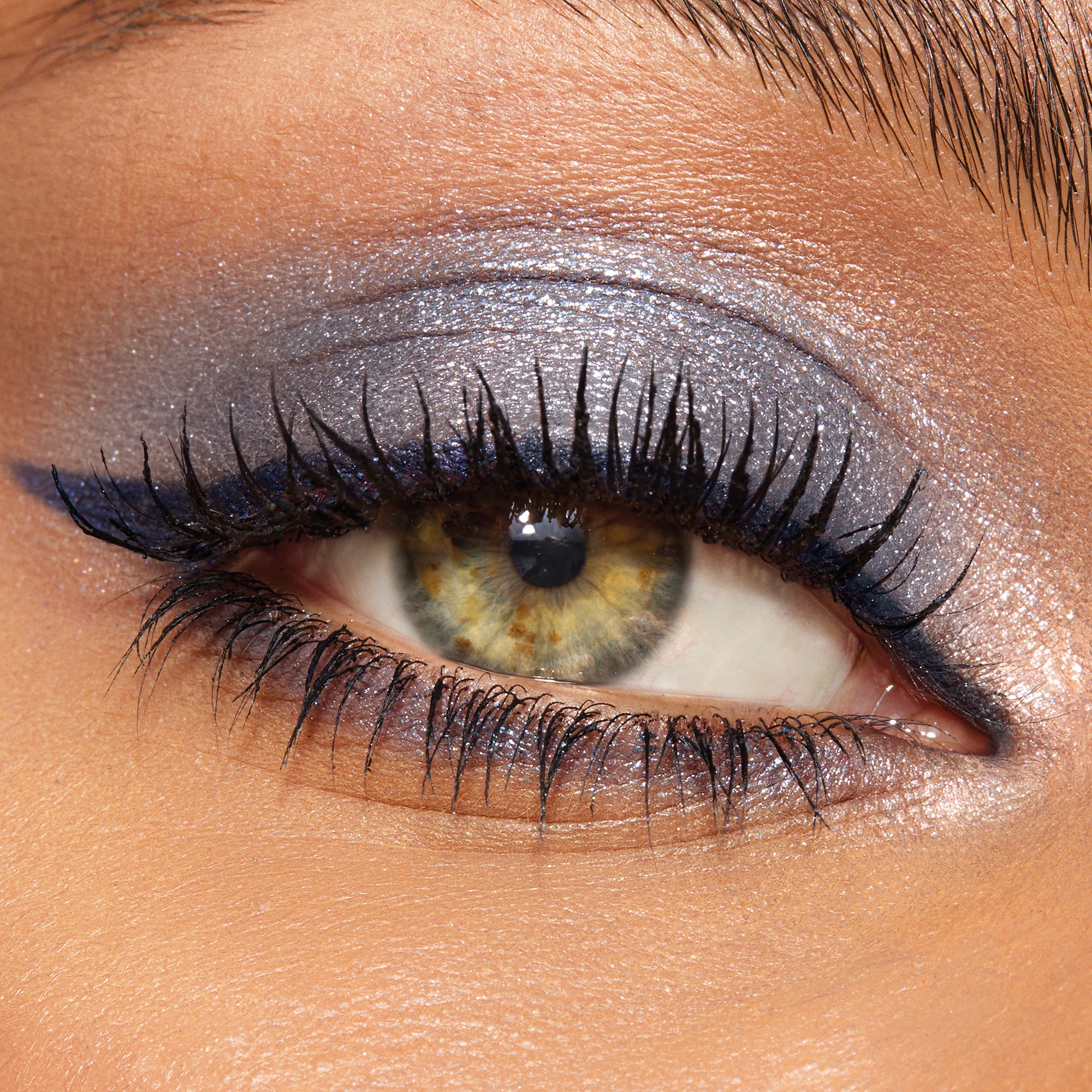 DENIM DIMENSION CHARLOTTE'S PALETTE OF BEAUTIFYING EYE TRENDS - Image 2