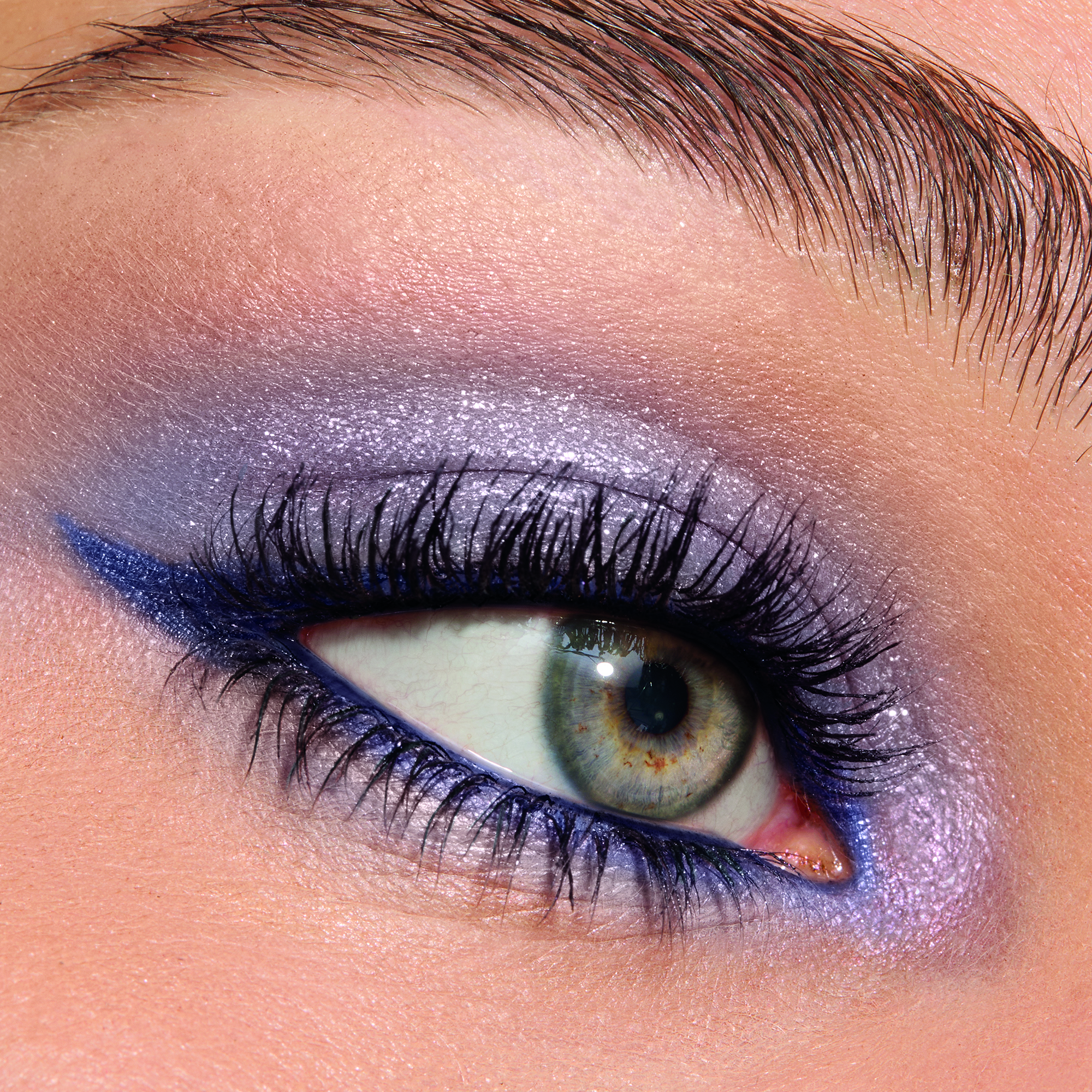 DENIM DIMENSION CHARLOTTE'S PALETTE OF BEAUTIFYING EYE TRENDS - Image 3