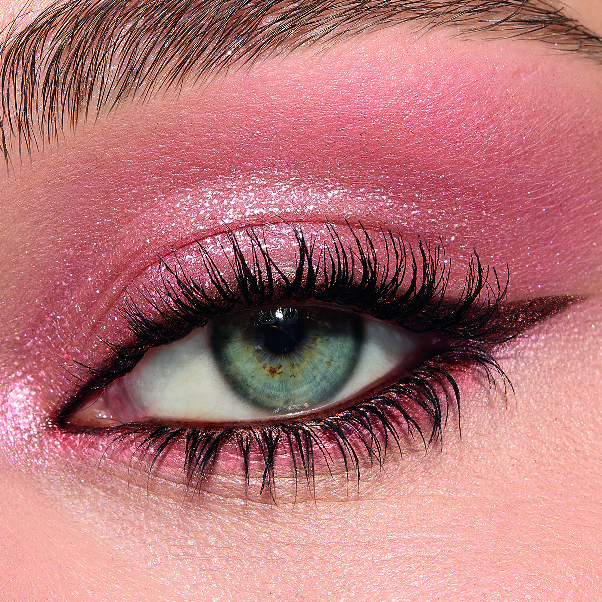 PINK LOVE CHARLOTTE'S PALETTE OF BEAUTIFYING EYE TRENDS - Image 2